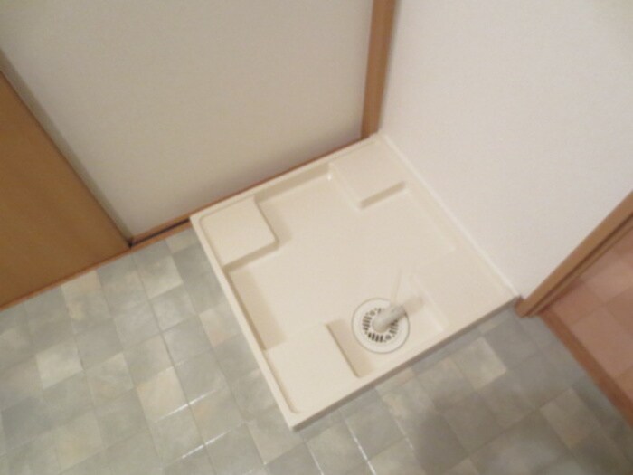 物件内観写真8　(洗濯機置場)