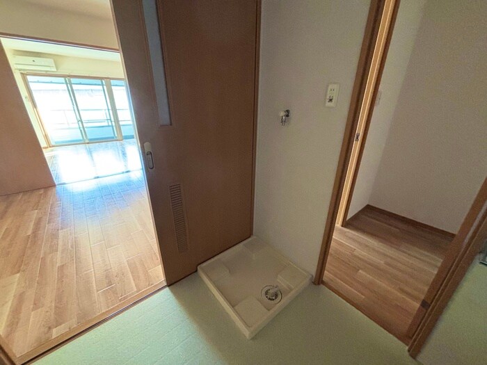 物件内観写真11　(洗濯機置場)