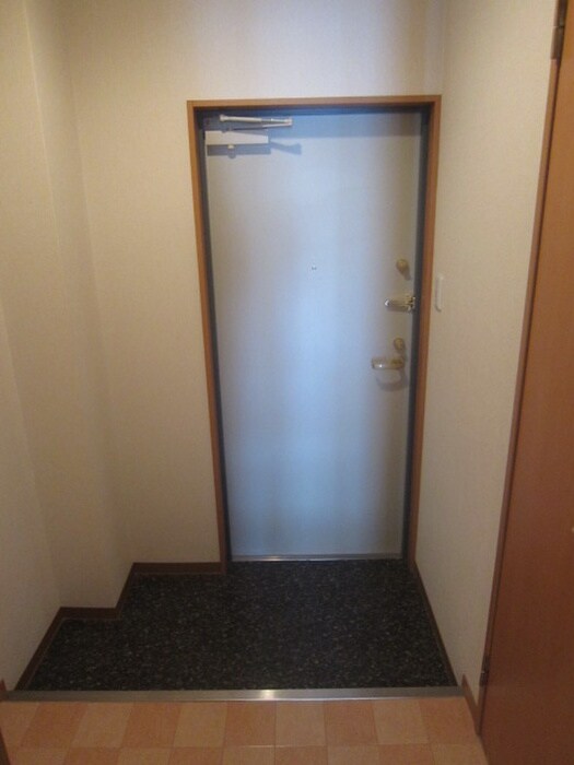 物件内観写真13　(玄関)