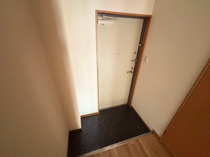 物件内観写真14　(玄関)