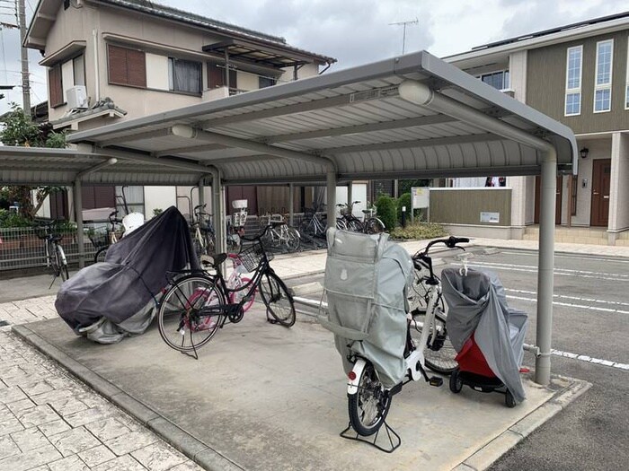 物件外観写真2　(駐輪場)
