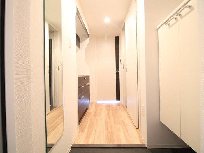 物件内観写真16　(玄関)