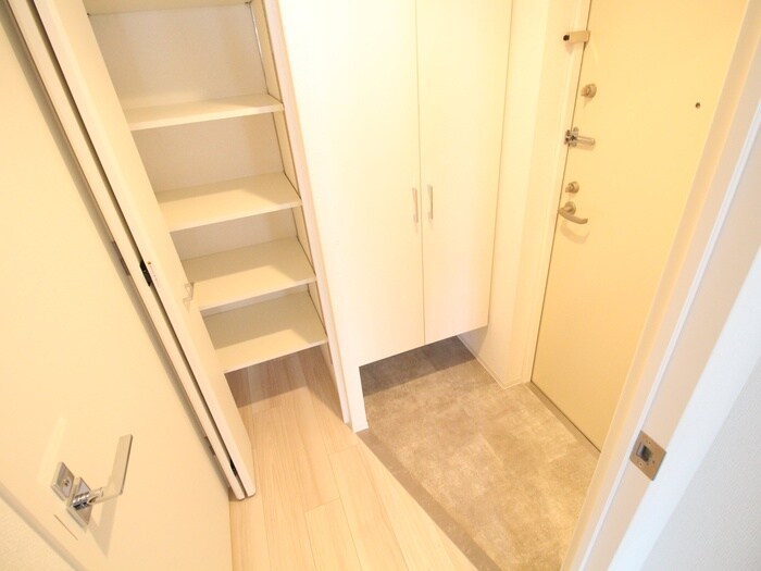 物件内観写真17　(玄関)