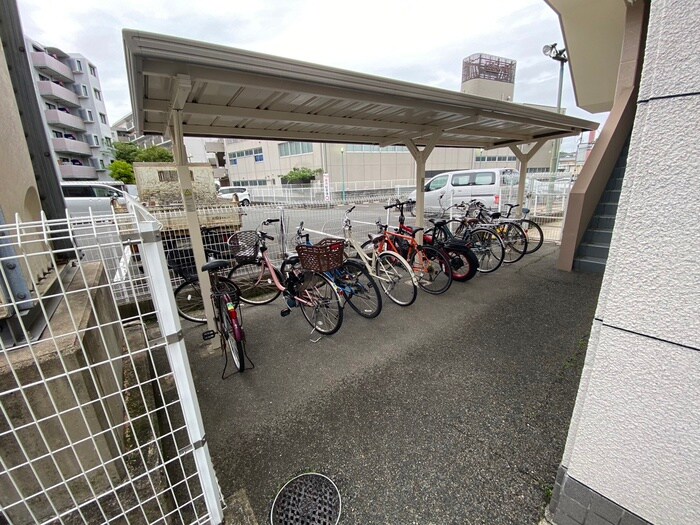 物件外観写真5　(駐輪場)