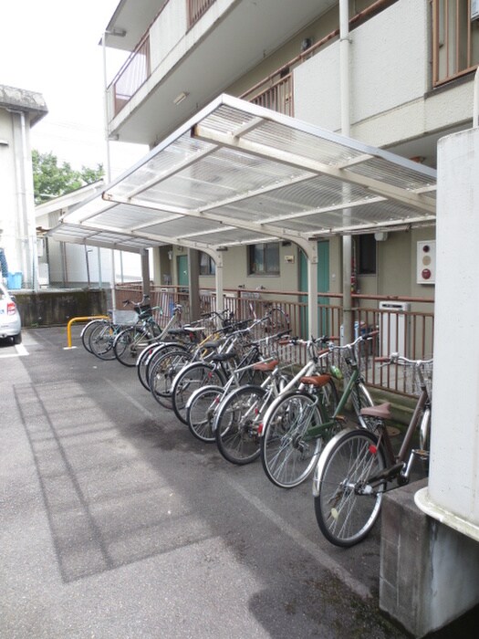 物件外観写真3　(駐輪場)