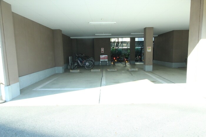 物件外観写真6　(駐車場)