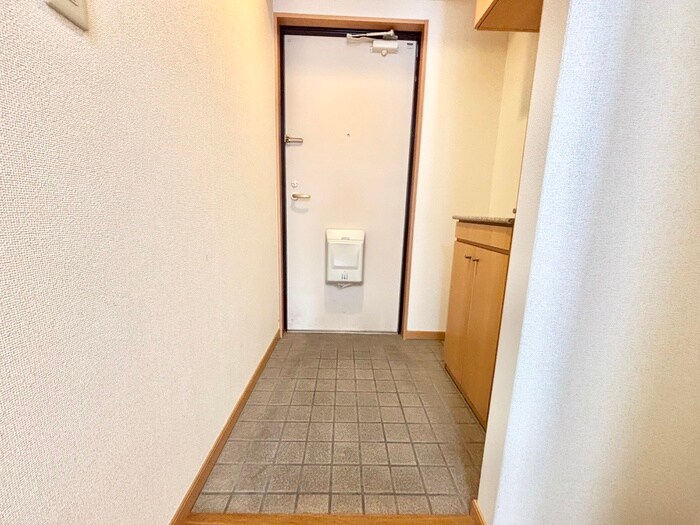 物件内観写真16　(玄関)