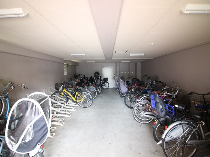 物件外観写真5　(駐輪場)
