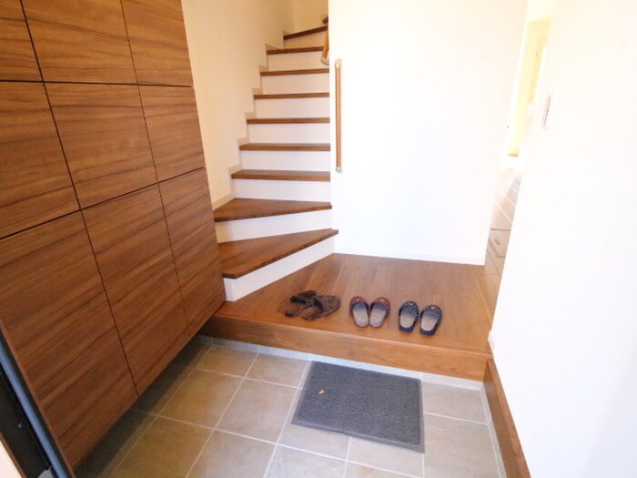 物件内観写真15　(玄関)