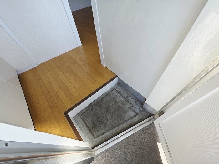 物件内観写真13　(玄関)