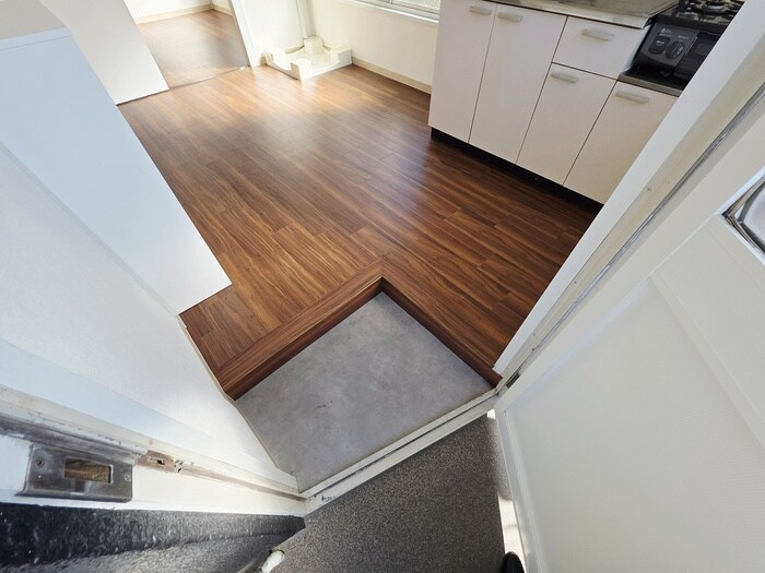 物件内観写真13　(玄関)