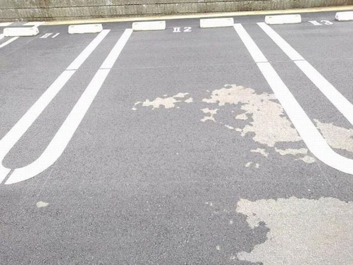 物件外観写真4　(駐車場)