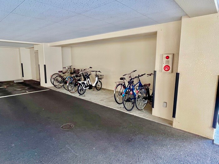 物件外観写真3　(駐輪場)