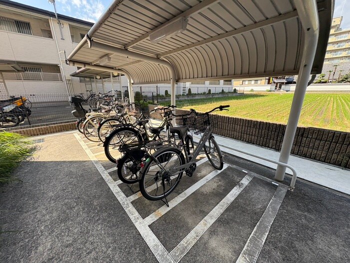 物件外観写真6　(駐輪場)