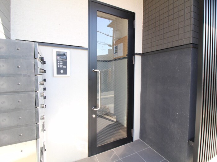 物件外観写真2　(エントランス部分)