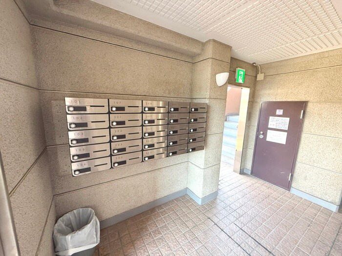 物件外観写真2　(エントランス部分)