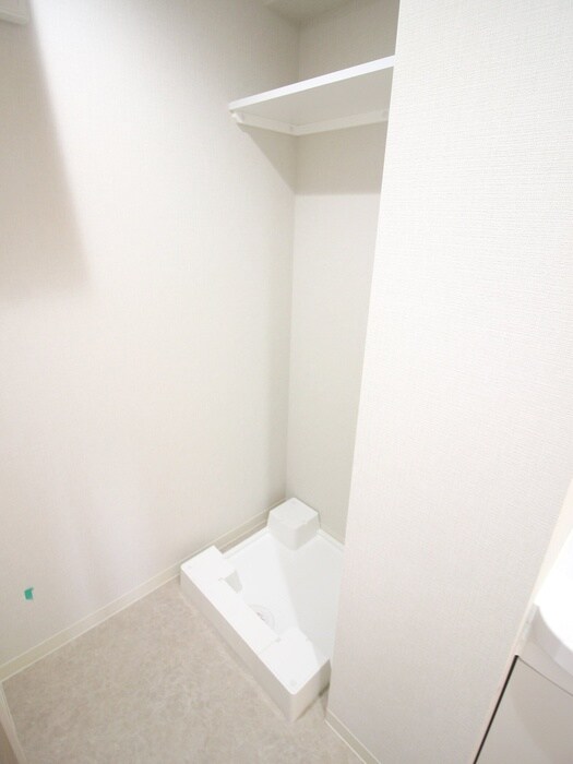 物件内観写真11　(洗濯機置場)