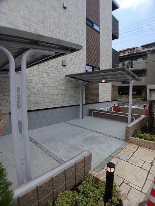 物件外観写真4　(駐輪場)