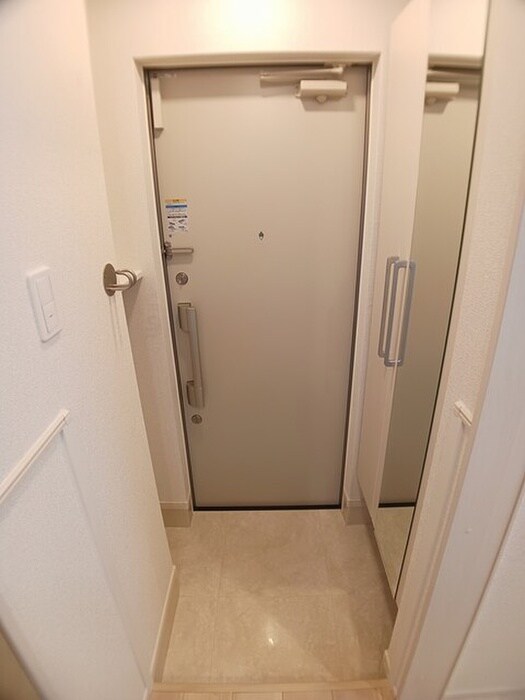 物件内観写真13　(玄関)