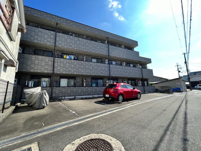 物件外観写真2　(駐車場)