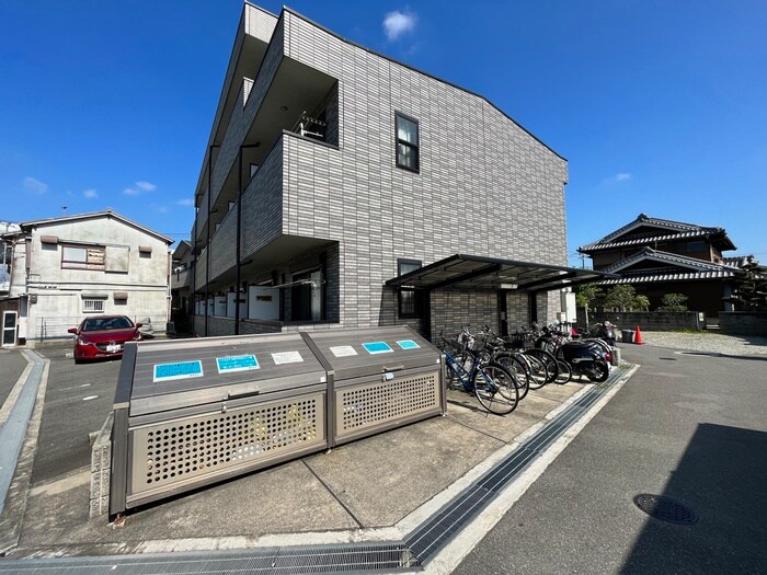 物件外観写真3　(駐輪場)
