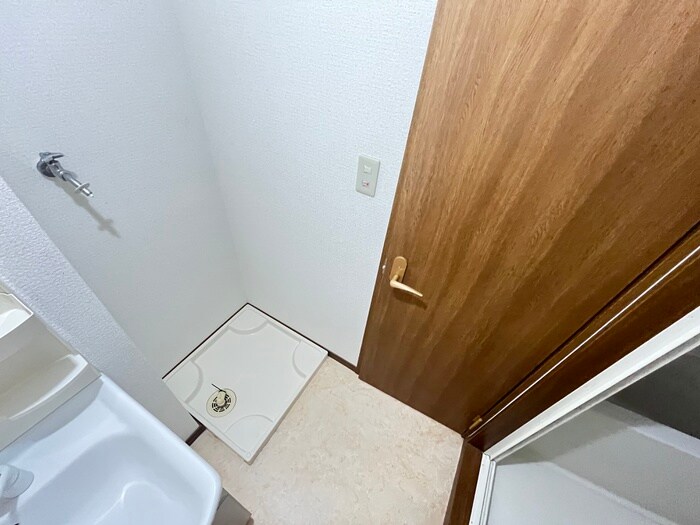 物件内観写真12　(洗濯機置場)