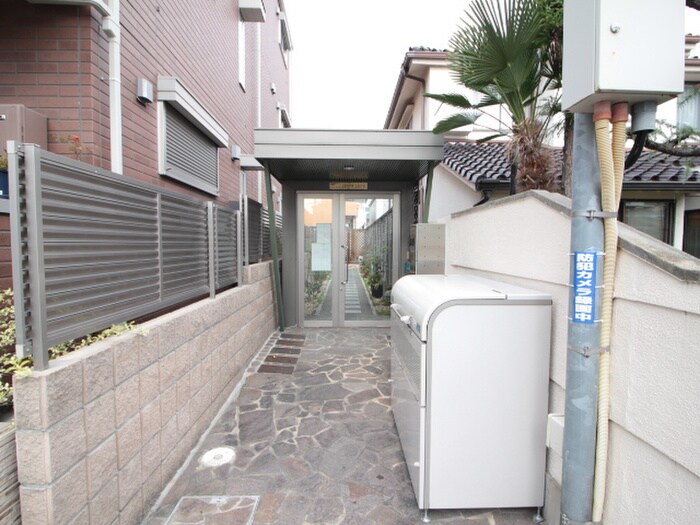 物件外観写真2　(エントランス部分)
