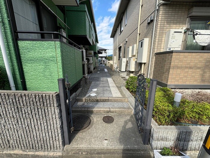 物件外観写真4　(エントランス部分)