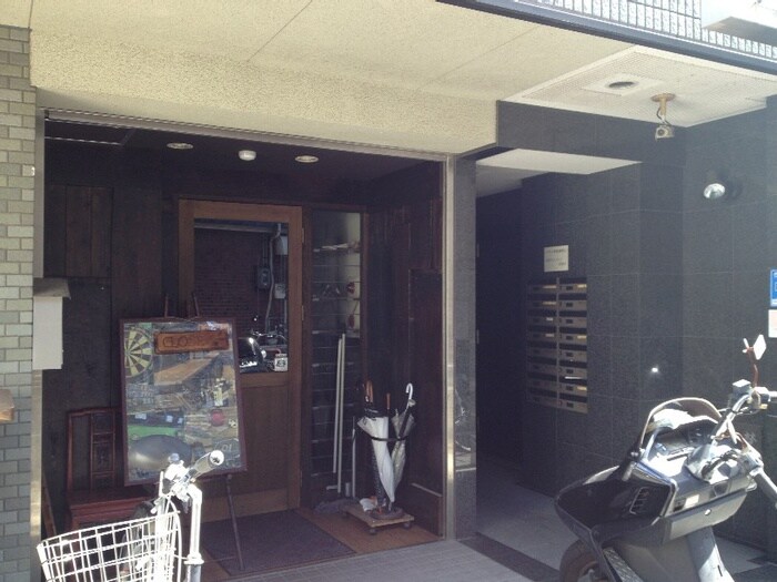 物件外観写真2　(エントランス部分)