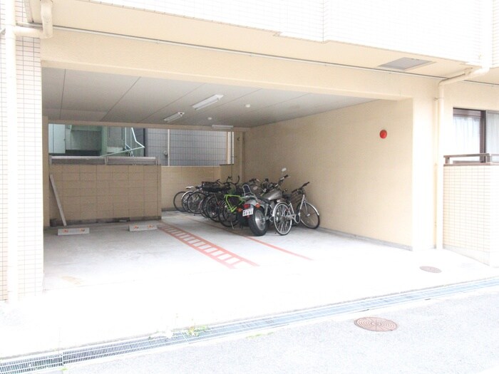 物件外観写真4　(駐輪場)