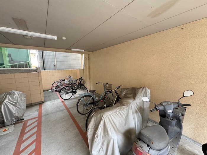 物件外観写真5　(駐輪場)