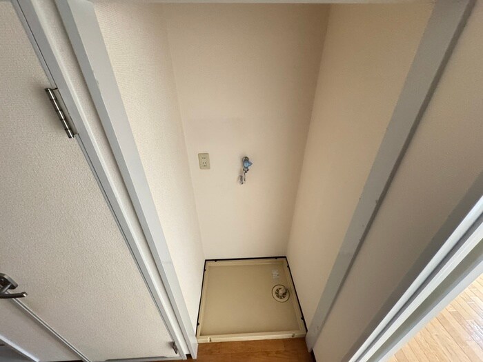 物件内観写真13　(洗濯機置場)