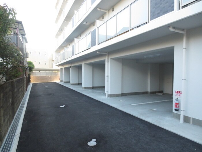 物件外観写真2　(駐車場)