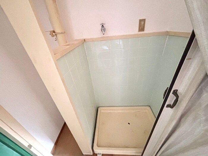 物件内観写真16　(洗濯機置場)