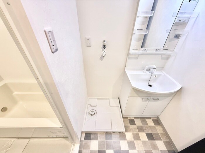 物件内観写真11　(洗濯機置場)