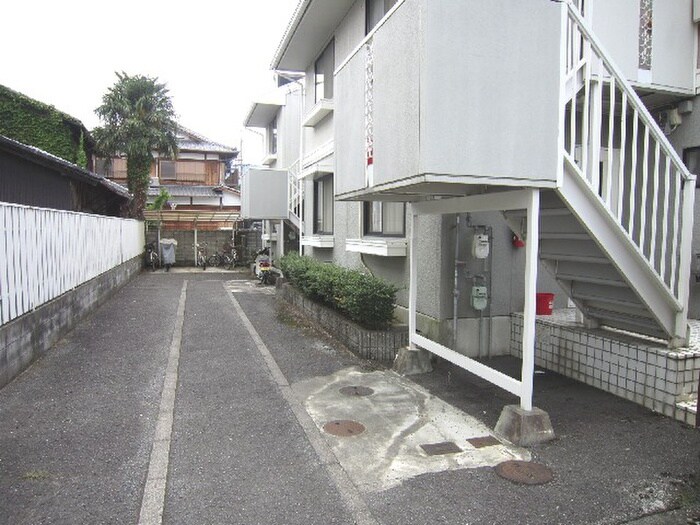 物件外観写真3　(エントランス部分)