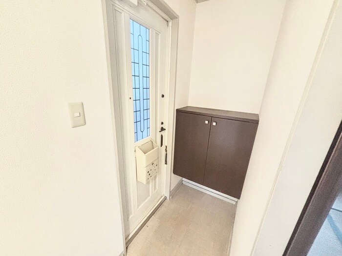 物件内観写真16　(玄関)