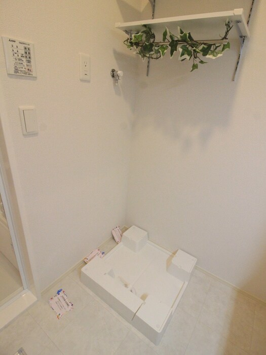 物件内観写真11　(洗濯機置場)