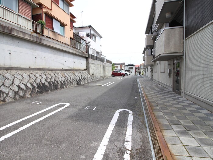 物件外観写真2　(駐車場)