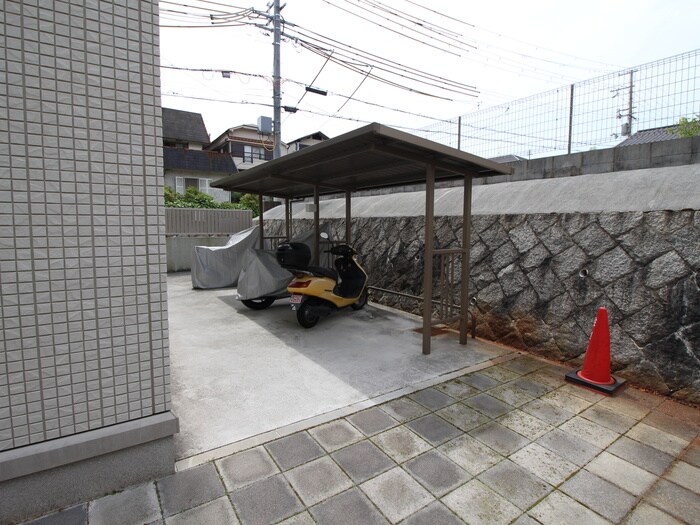 物件外観写真3　(駐輪場)