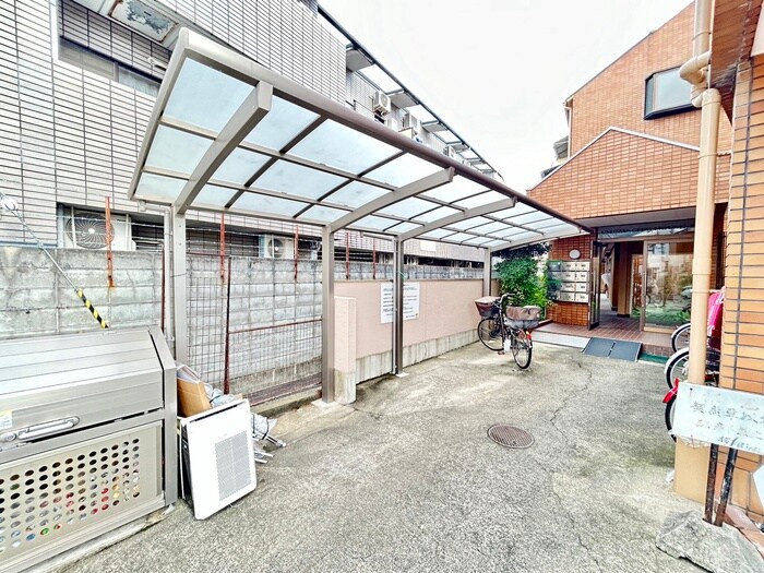 物件外観写真4　(駐輪場)