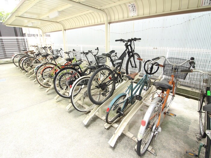 物件外観写真4　(駐輪場)