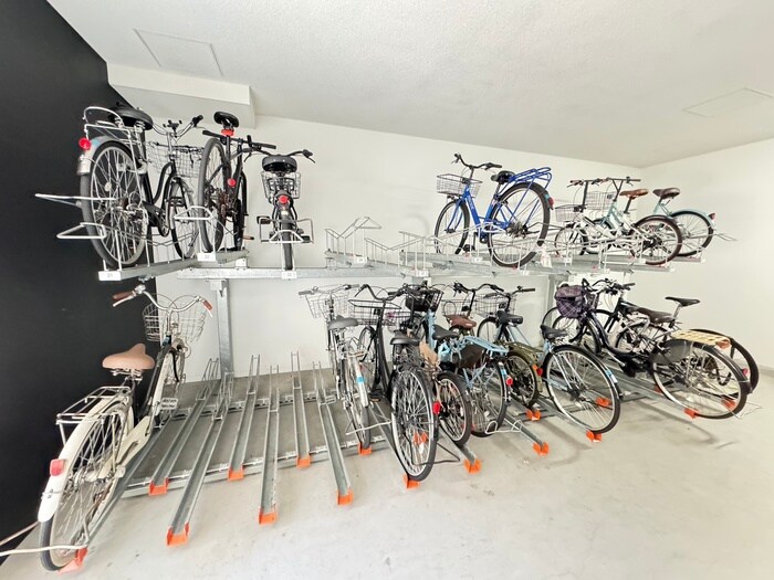 物件外観写真5　(駐輪場)