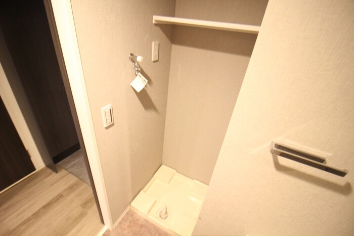 オルフェア鶴ヶ丘駅前の洗濯機置場