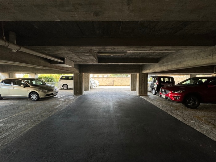 物件外観写真5　(駐車場)