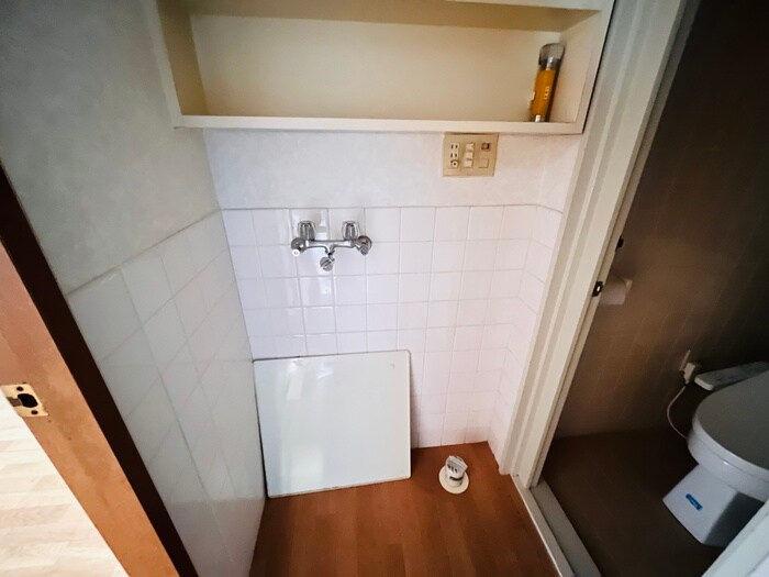 物件内観写真16　(洗濯機置場)