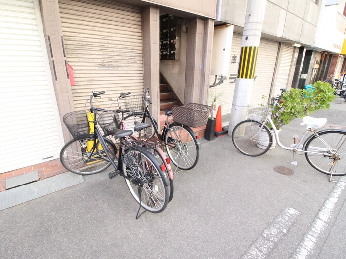 物件外観写真5　(駐輪場)