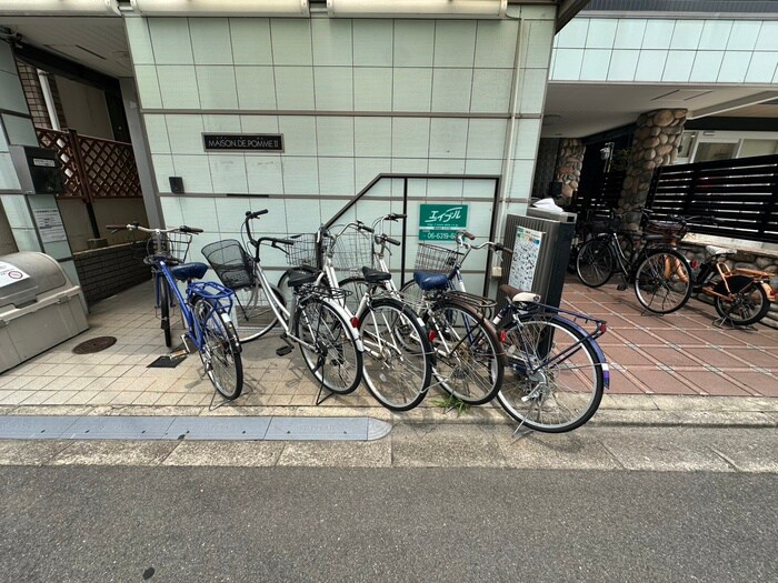 物件外観写真4　(駐輪場)