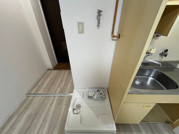 物件内観写真15　(洗濯機置場)