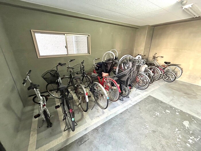 物件外観写真5　(駐輪場)